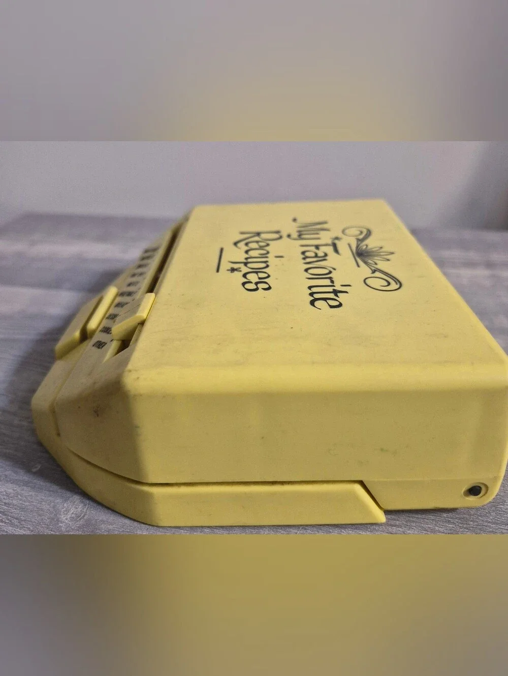 MY FAVORITE RECIPES 1960s RECIPE BOX, SLIDING TAB PALE YELLOW
